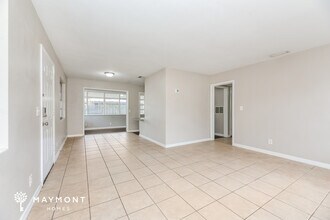 5828 Wiltshire St in Jacksonville, FL - Foto de edificio - Building Photo