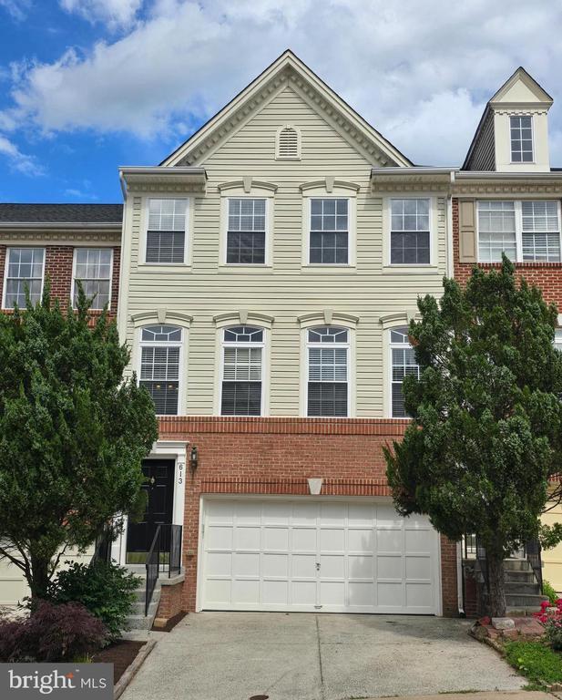 property at 613 Howitzer Terrace NE