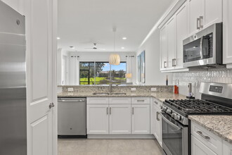 28401 Abruzzo Dr in Bonita Springs, FL - Building Photo - Building Photo