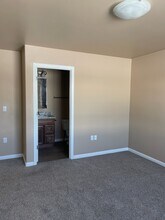 1970 Sunlit Fields Ct in North Pole, AK - Building Photo - Building Photo