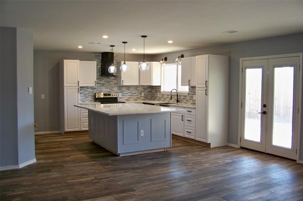 503 Leaf Cluster Ct E in Conroe, TX - Building Photo