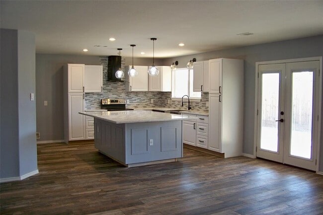 property at 503 Leaf Cluster Ct E