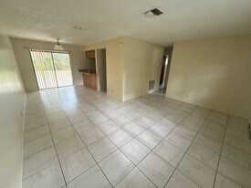 10939 W Gem St, Unit B in Crystal River, FL - Building Photo