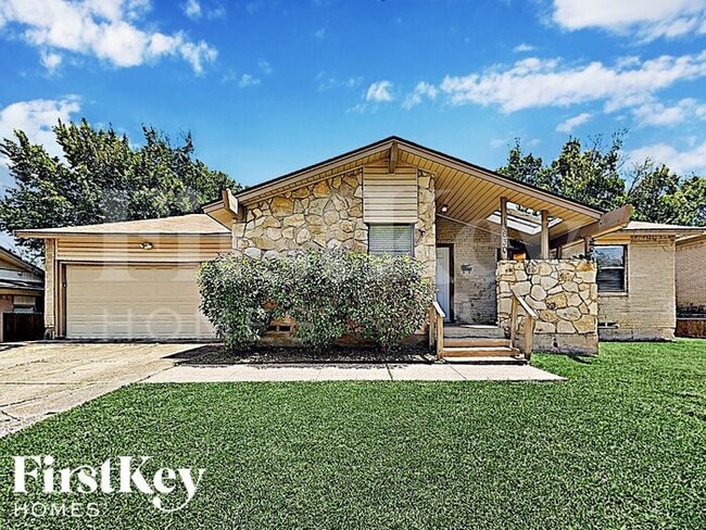 13630 Onyx Ln in Farmers Branch, TX - Foto de edificio - Building Photo