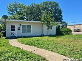 102 Shrine Ave in San Antonio, TX - Building Photo