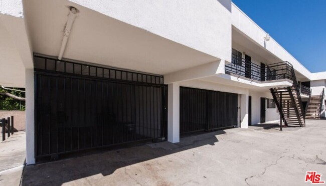 property at 2641 S La Salle Ave