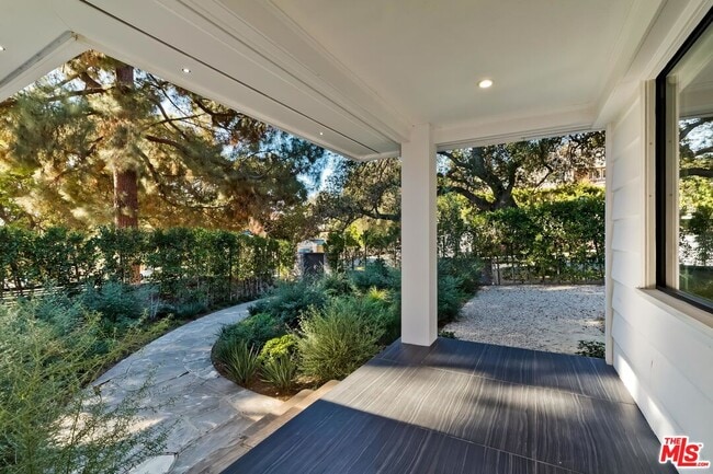 2400 Glendower Ave in Los Angeles, CA - Building Photo - Building Photo