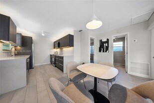 709 NE 22nd Dr, Unit 709 in Wilton Manors, FL - Building Photo