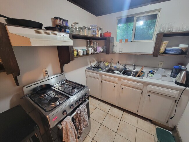 148 Allston St in Cambridge, MA - Foto de edificio - Building Photo