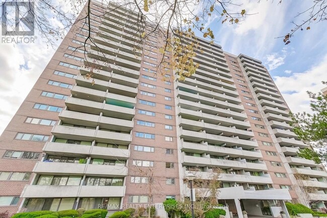 250 Scarlett Rd in Toronto, ON - Building Photo - Building Photo