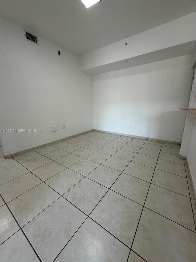 7290 NW 114th Ave in Doral, FL - Building Photo - Building Photo