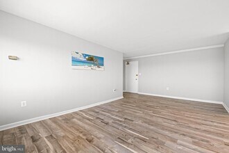 1300 S Arlington Ridge Rd in Arlington, VA - Building Photo - Building Photo