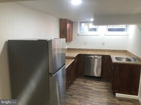 8106 Pleasant Plains Rd in Towson, MD - Building Photo