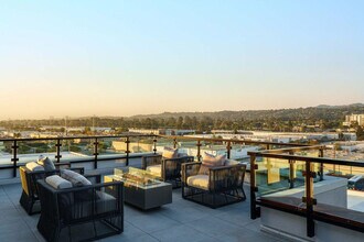 1 Adrian Ct in Burlingame, CA - Building Photo - Building Photo