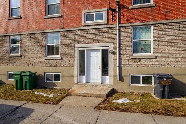 385 Huitième Av in Montréal, QC - Building Photo - Building Photo