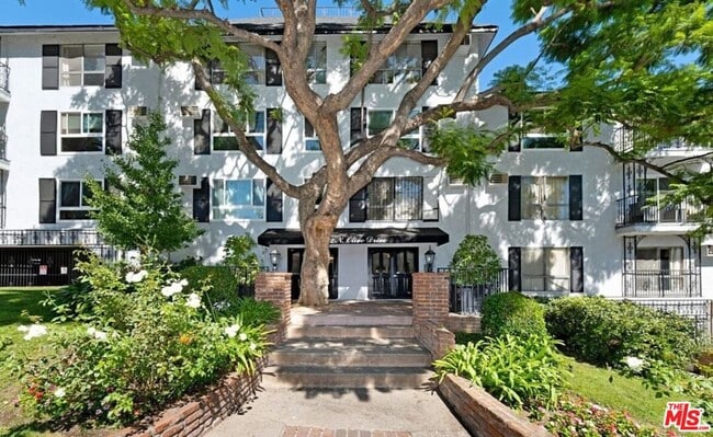 property at 1222 N Olive Dr