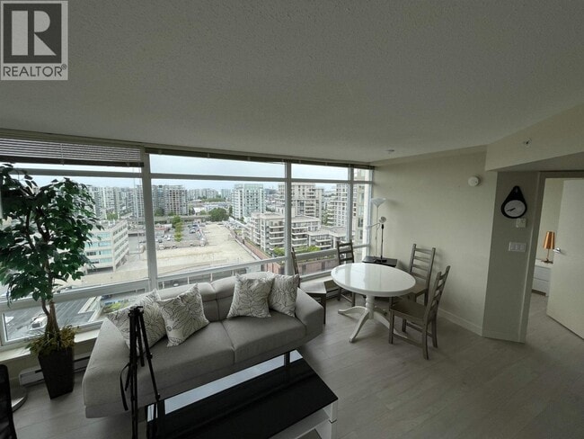 8288 Lansdowne Rd in Richmond, BC - Building Photo - Building Photo