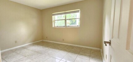151 NE 185th Terrace in Miami, FL - Building Photo - Building Photo