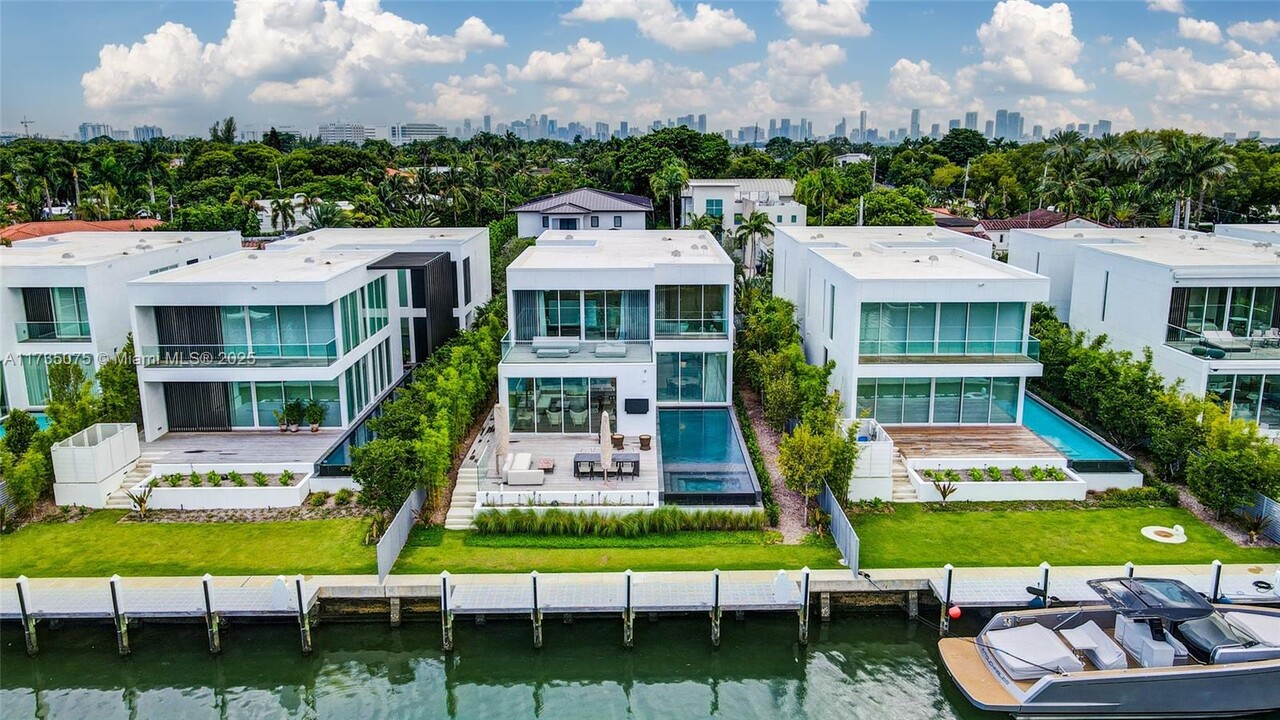 1051 W 48th St in Miami Beach, FL - Foto de edificio