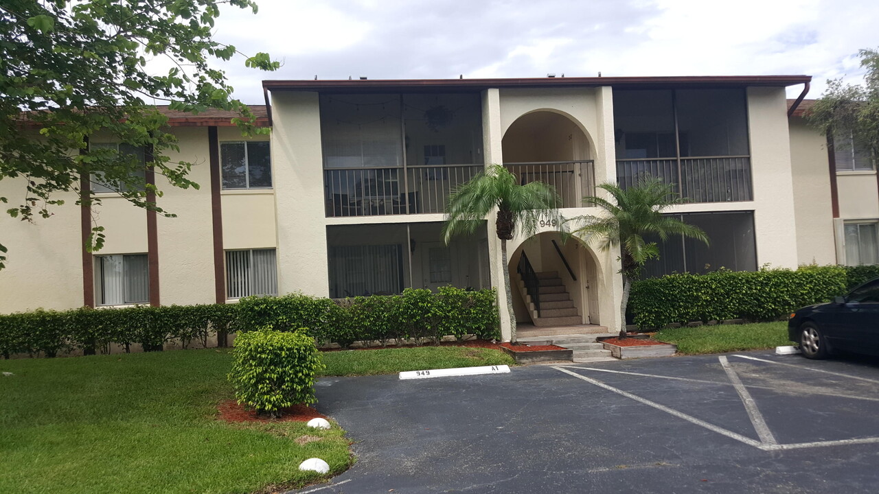 4759 Sable Pine Cir-Unit -#  D1 in West Palm Beach, FL - Building Photo