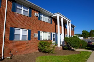 Martha Washington Apartments in Clifton, NJ - Foto de edificio - Building Photo