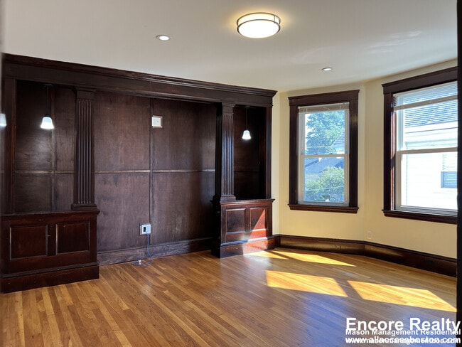 28 Clay St, Unit 2 in Cambridge, MA - Foto de edificio - Building Photo