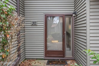 30 Berkshire Ct in Red Bank, NJ - Building Photo - Building Photo
