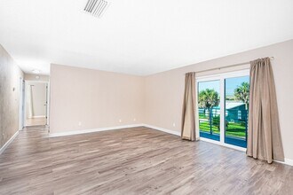 2250 Ocean Shore Blvd in Ormond Beach, FL - Building Photo - Building Photo