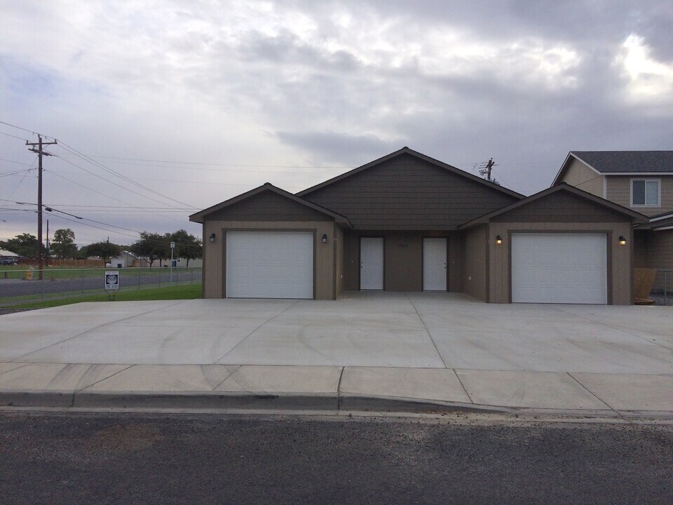 1603 W Fern Dr in Moses Lake, WA - Building Photo