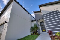 141 Barrington Dr in Poinciana, FL - Foto de edificio - Building Photo