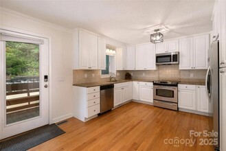 187 Pine Vlg, Unit 1 in Blowing Rock, NC - Building Photo - Building Photo