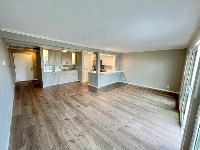 5301 E The Toledo in Long Beach, CA - Building Photo - Building Photo