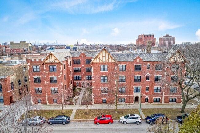 property at 4653 N Wolcott Ave