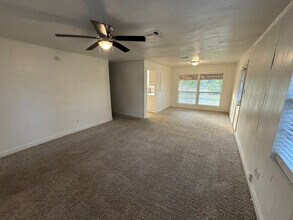 203 Shelter Ln in Livingston, TX - Foto de edificio - Building Photo