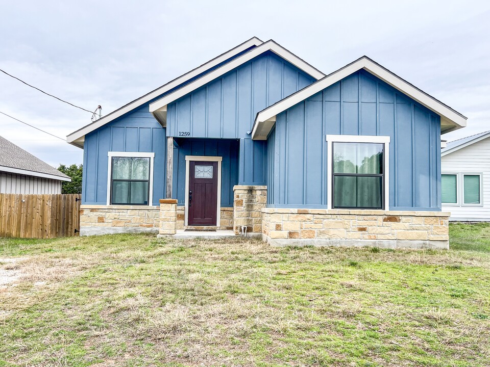 1259 Green Hill Dr in Canyon Lake, TX - Building Photo