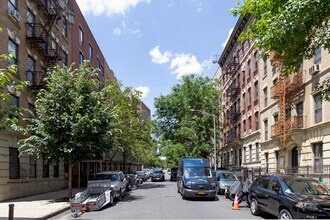 137 W 142nd St in New York, NY - Foto de edificio - Building Photo