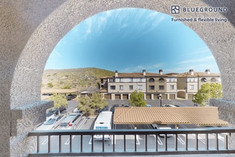 1579 E Jefferson Wy in Simi Valley, CA - Foto de edificio - Building Photo