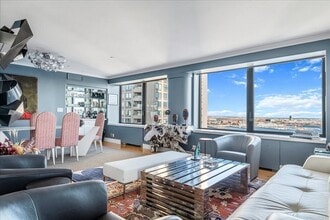 65 E India Row in Boston, MA - Foto de edificio - Building Photo