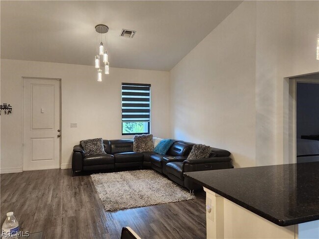 5028 S Obispo Cir in La Belle, FL - Building Photo - Building Photo