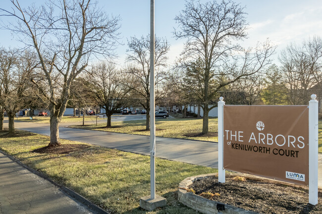 The Arbors of Kenilworth Court in Cincinnati, OH - Building Photo - Building Photo