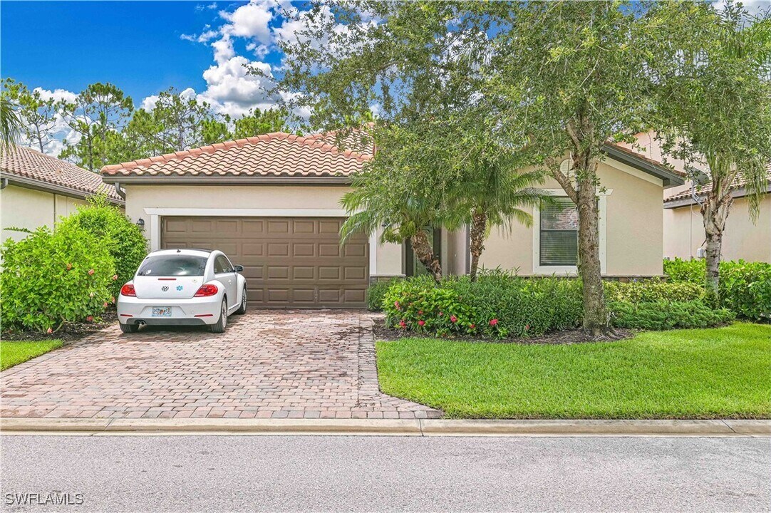 8979 Water Tupelo Rd in Ft. Myers, FL - Building Photo