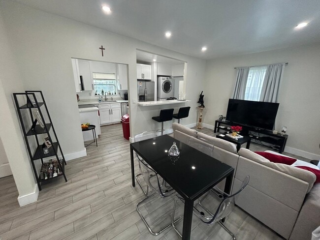1230 NW 125th St in North Miami, FL - Building Photo - Building Photo