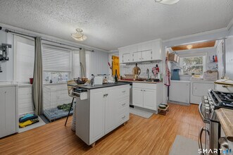 349 Naubuc Ave in Glastonbury, CT - Building Photo - Building Photo