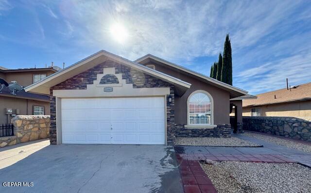 12060 Braveheart Ave in El Paso, TX - Building Photo