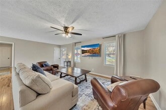 303 Nottingham Dr in Woodstock, GA - Building Photo - Building Photo