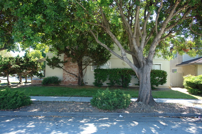 1590 De Rose Way in San Jose, CA - Building Photo - Building Photo