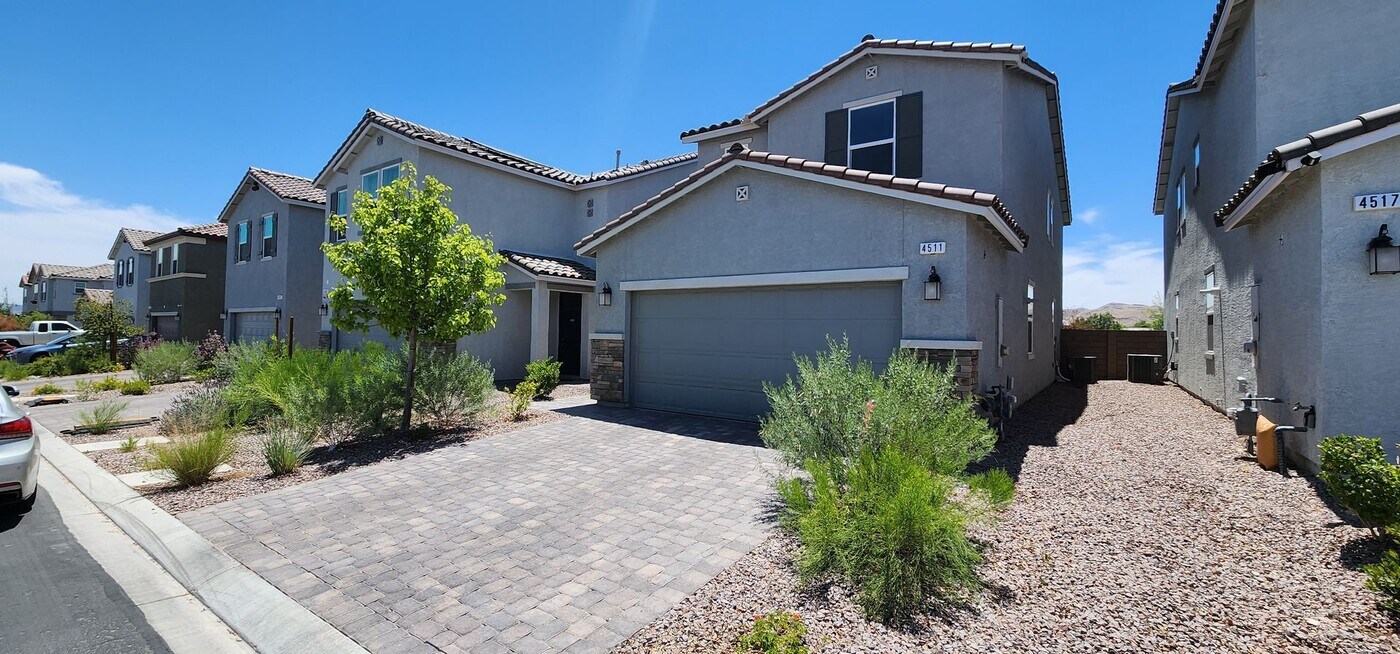 4511 Swimming Minnow Ave in Las Vegas, NV - Building Photo