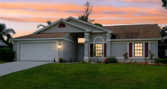 8141 Golf Club Ct in Hudson, FL - Building Photo