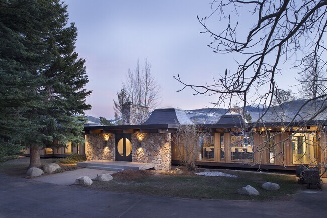 2116 McLain Flats Rd in Aspen, CO - Building Photo - Building Photo
