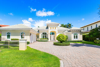 257 Royal Palm Way in Boca Raton, FL - Foto de edificio - Building Photo